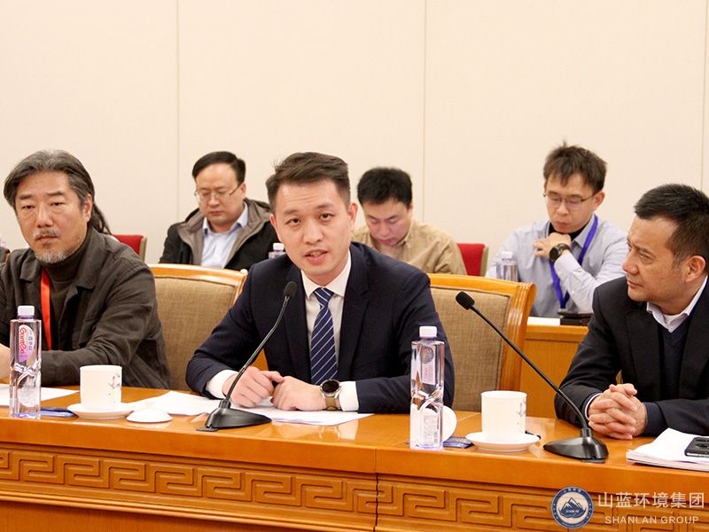 图为内蒙古伊利文化旅游发展有限公司文旅项目运营专业经理黄成(左二)发言.jpg 图为内蒙古伊利文化旅游发展有限公司文旅项目运营专业经理黄成(左二)发言.jpg